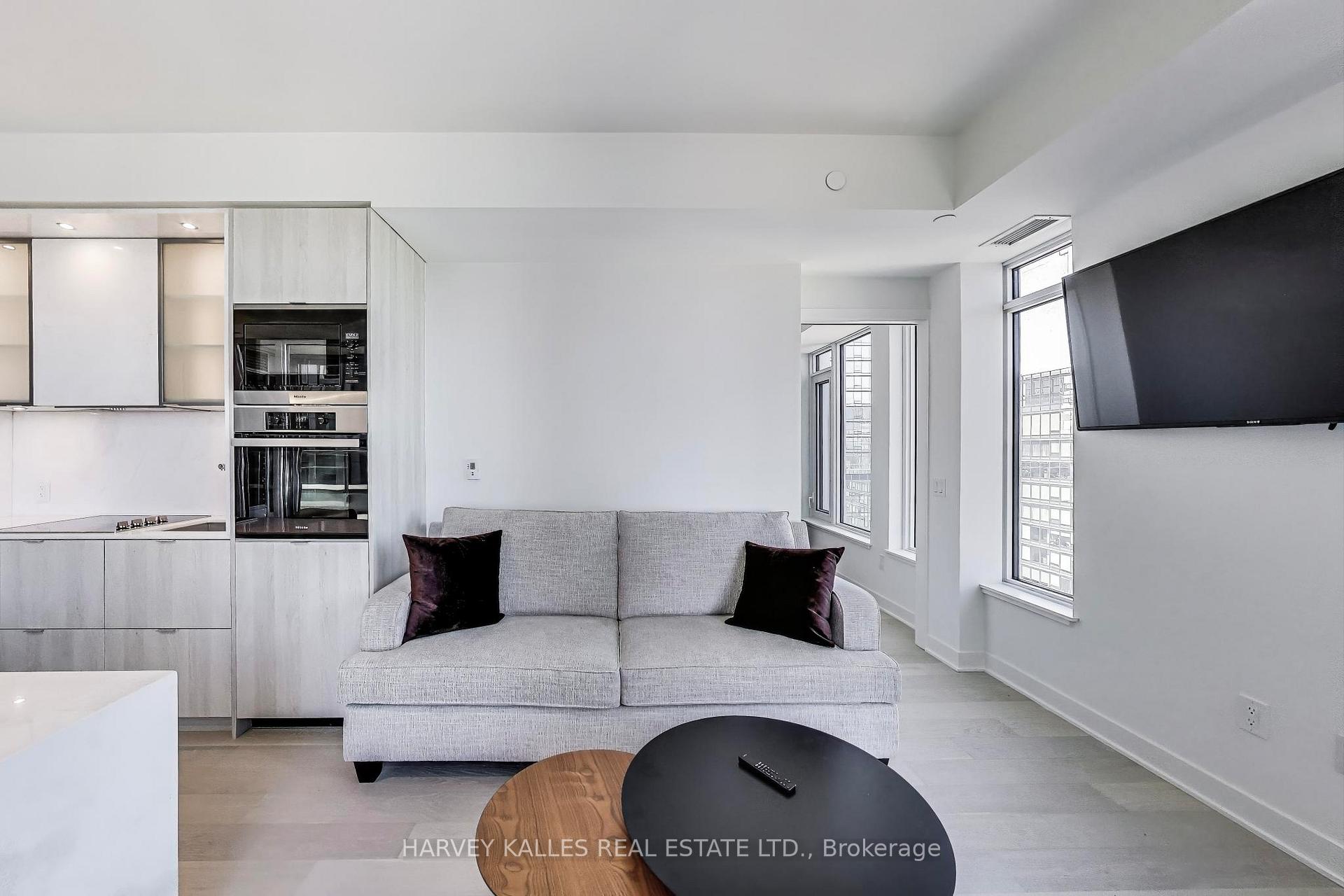 11 Yorkville Avenue 2405