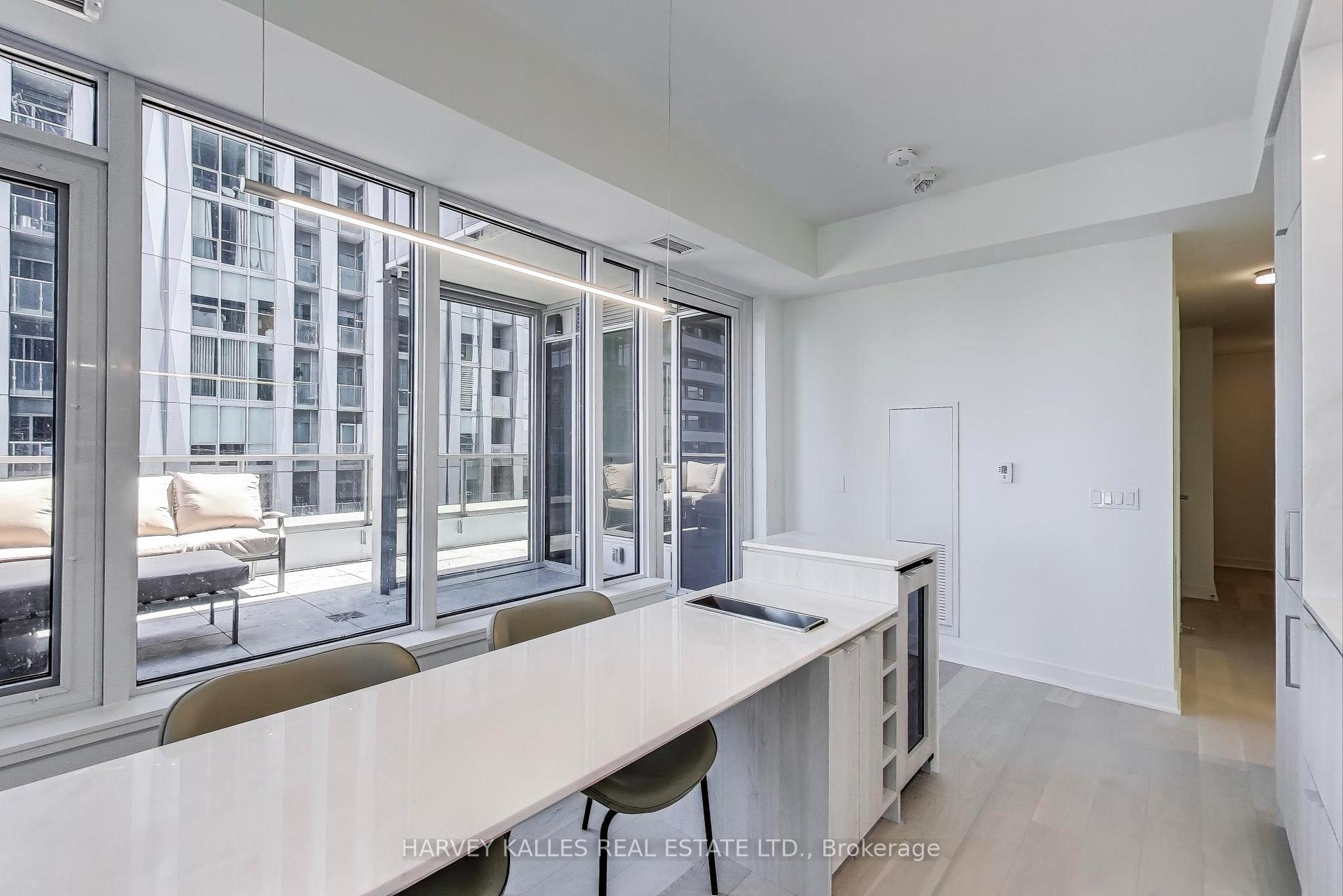 11 Yorkville Avenue 2405