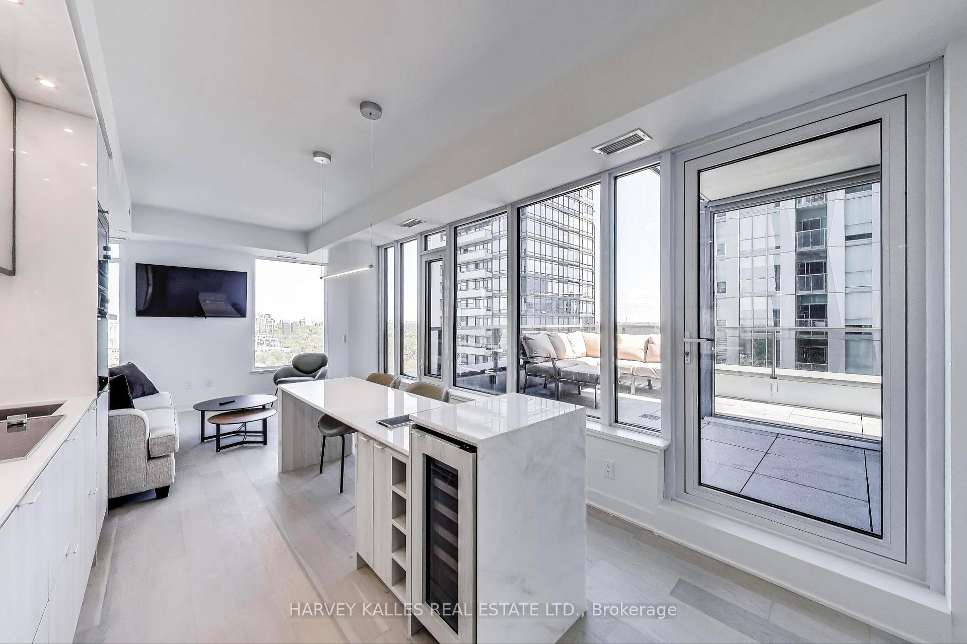 11 Yorkville Avenue 2405