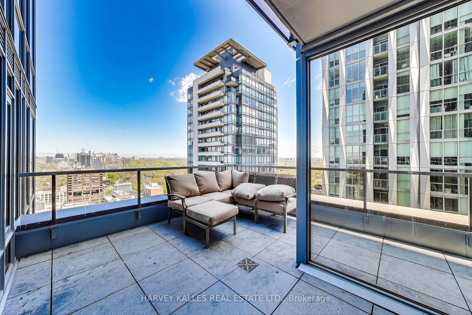 11 Yorkville Avenue 2405