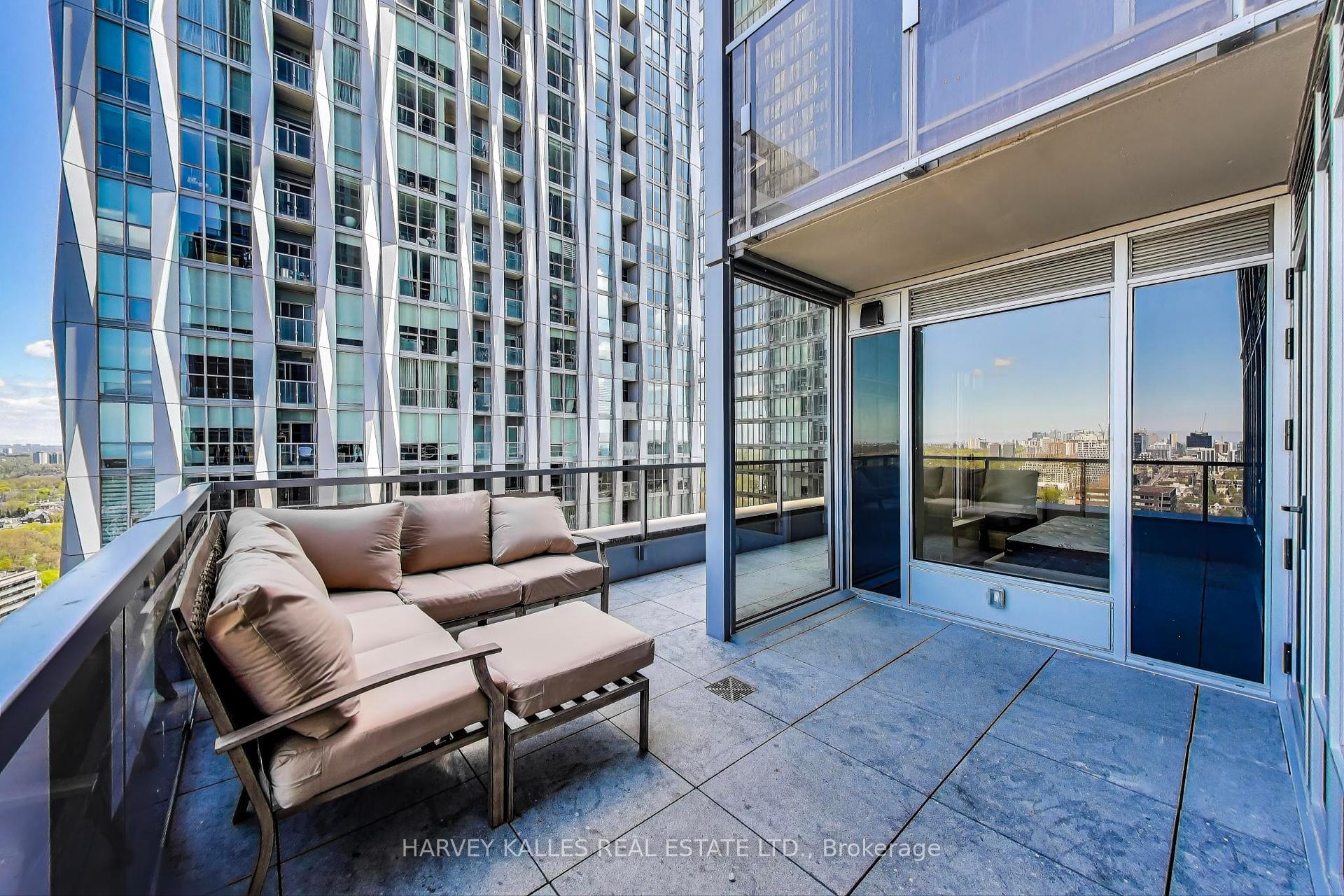 11 Yorkville Avenue 2405
