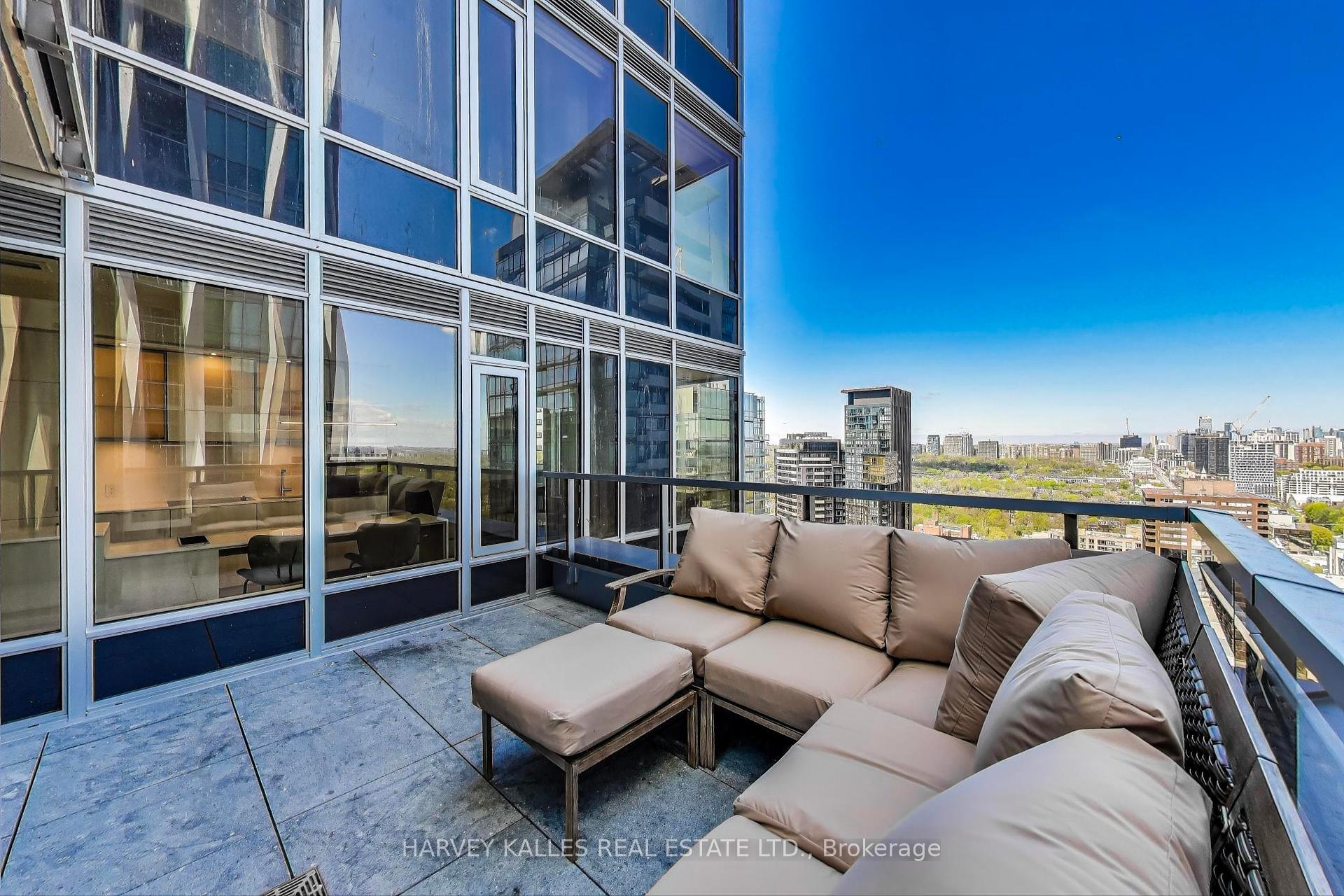11 Yorkville Avenue 2405