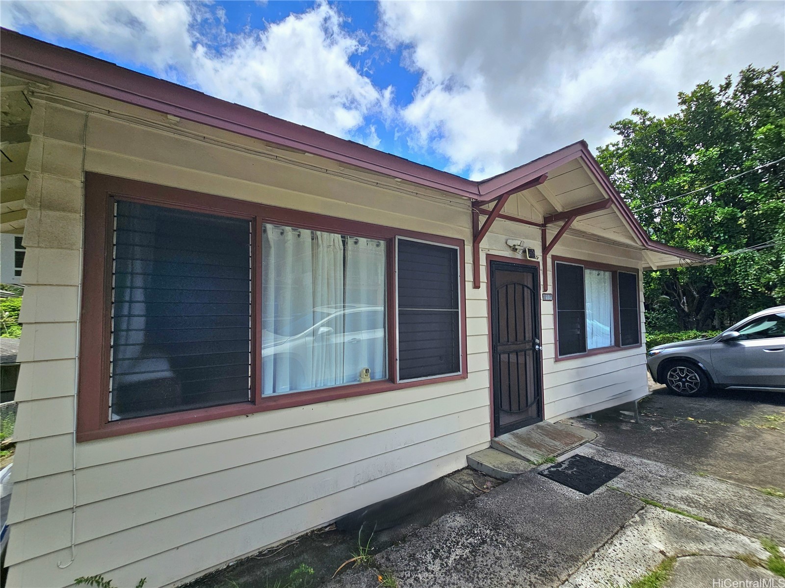 2888 Kalihi Street