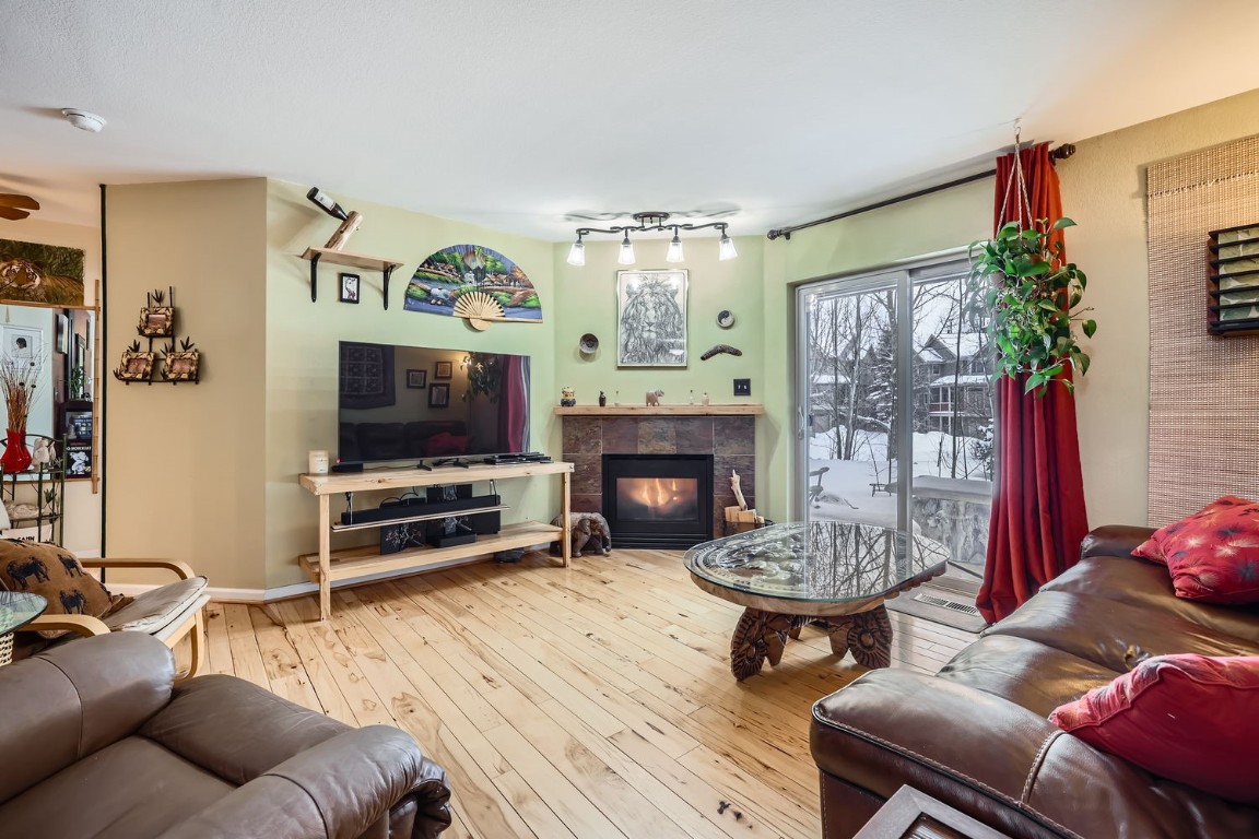 1517 Point DRIVE 17-102