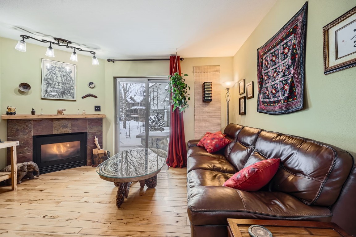 1517 Point DRIVE 17-102