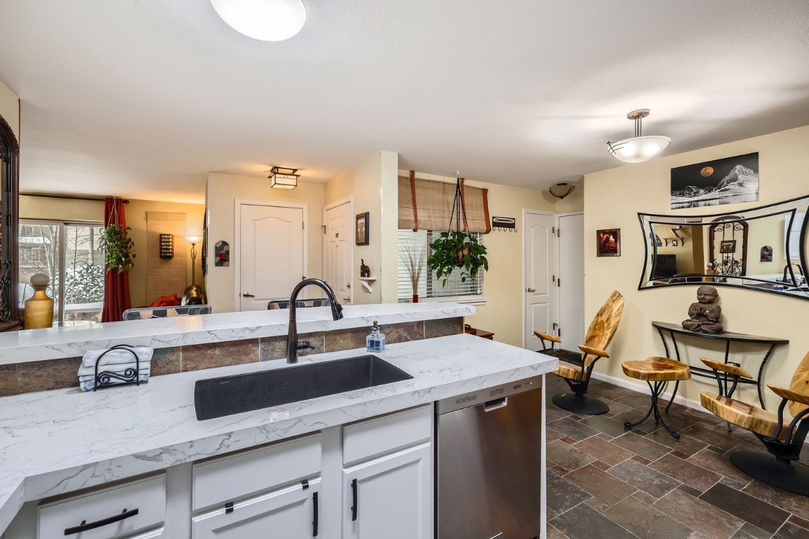 1517 Point DRIVE 17-102