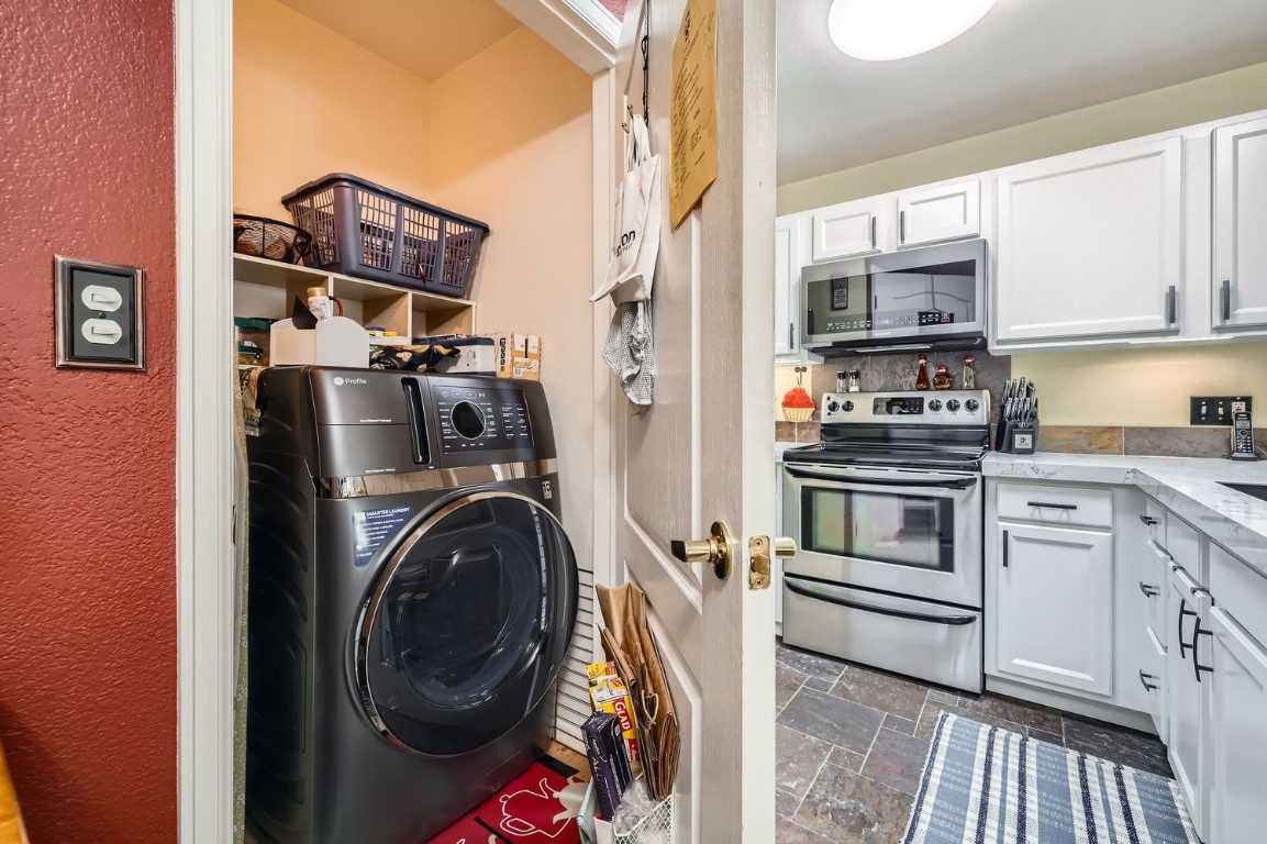 1517 Point DRIVE 17-102