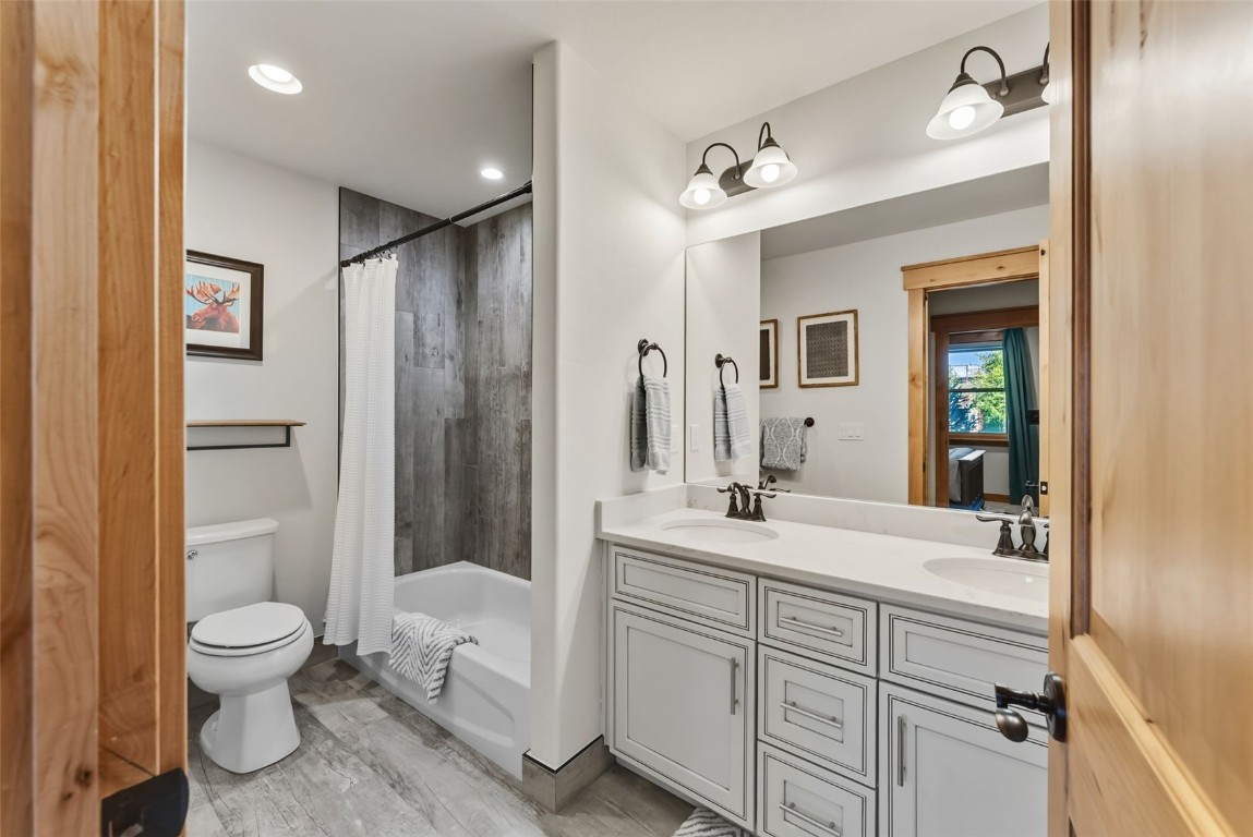 736 INDEPENDENCE ROAD