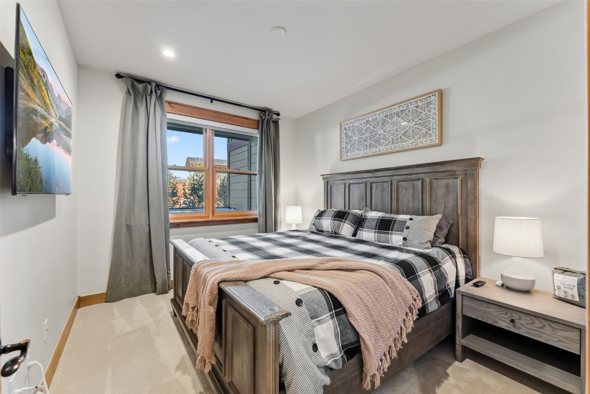 736 INDEPENDENCE ROAD