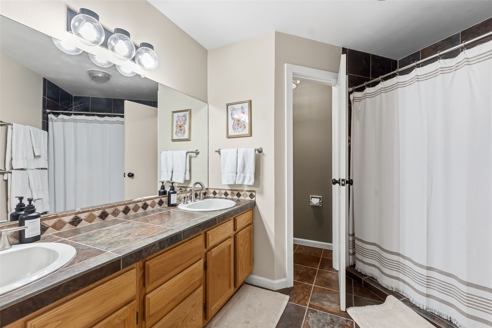 165 ARGENTINE COURT 1405