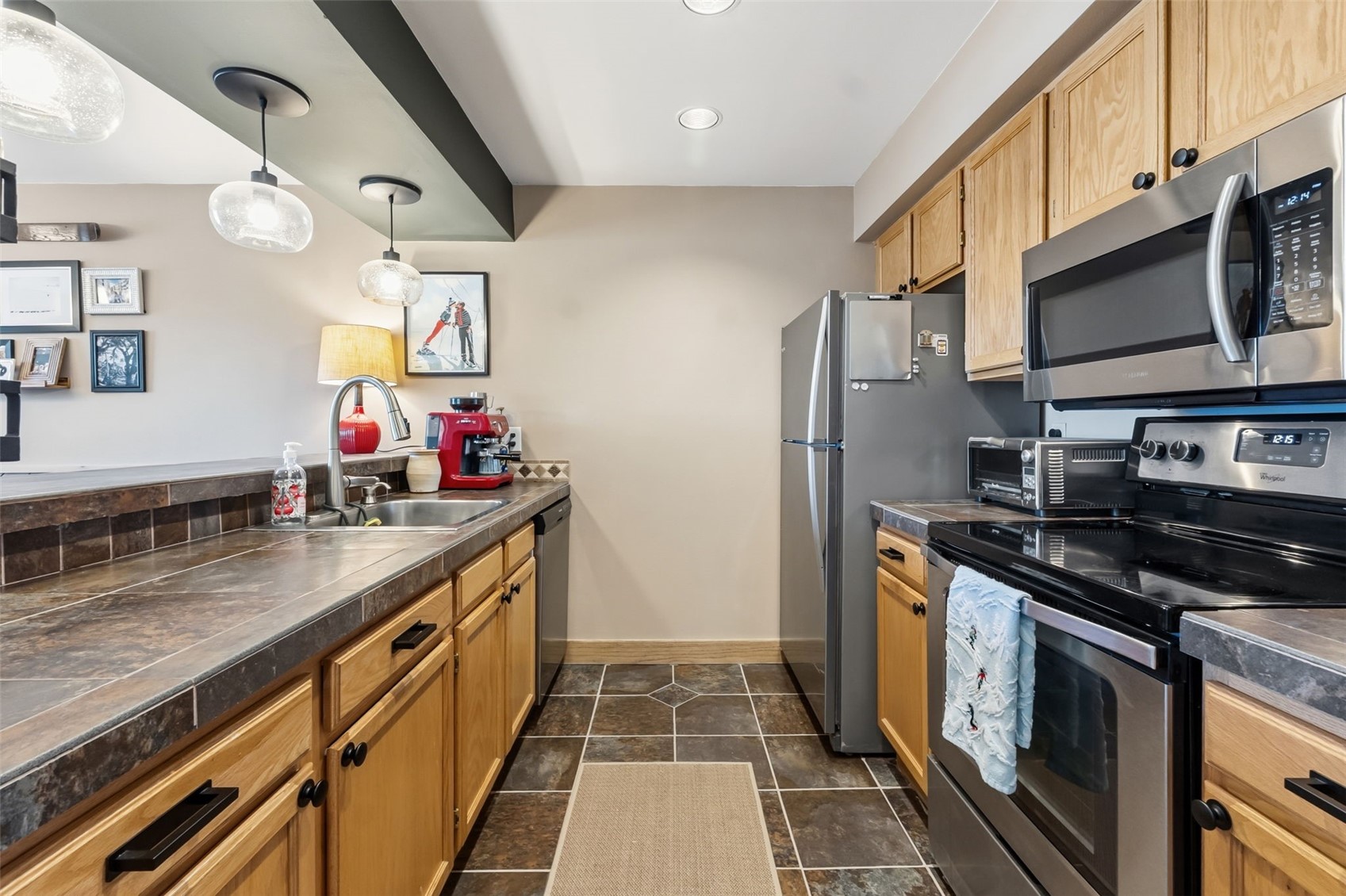 165 ARGENTINE COURT 1405