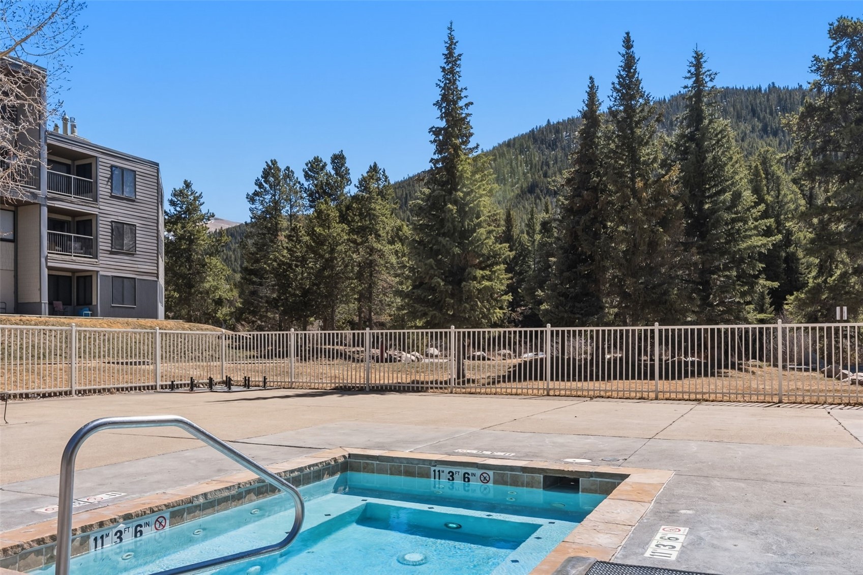 165 ARGENTINE COURT 1405