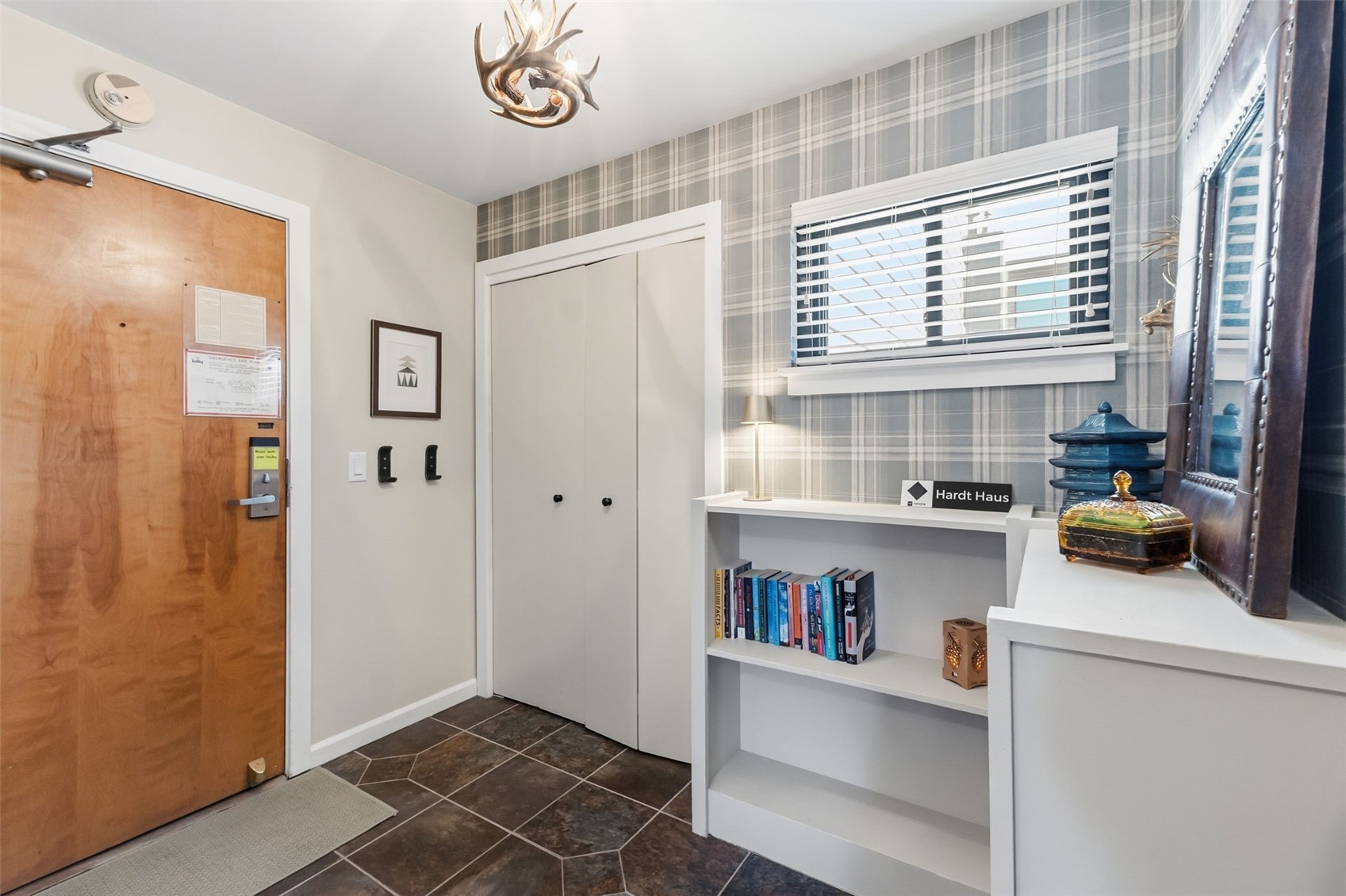 165 ARGENTINE COURT 1405