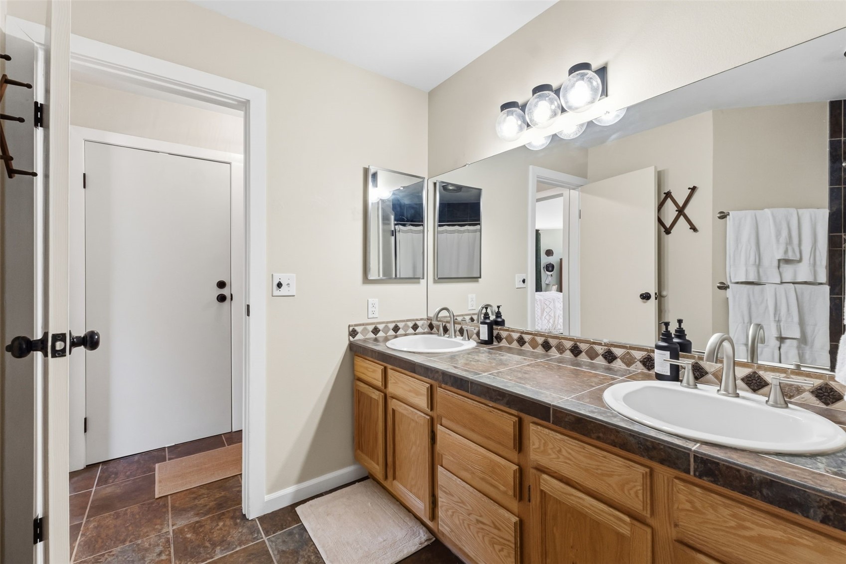 165 ARGENTINE COURT 1405