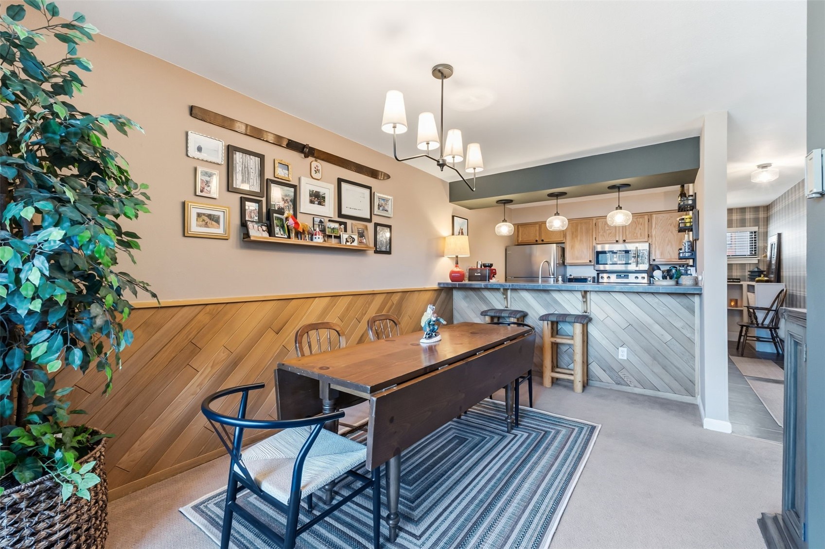 165 ARGENTINE COURT 1405