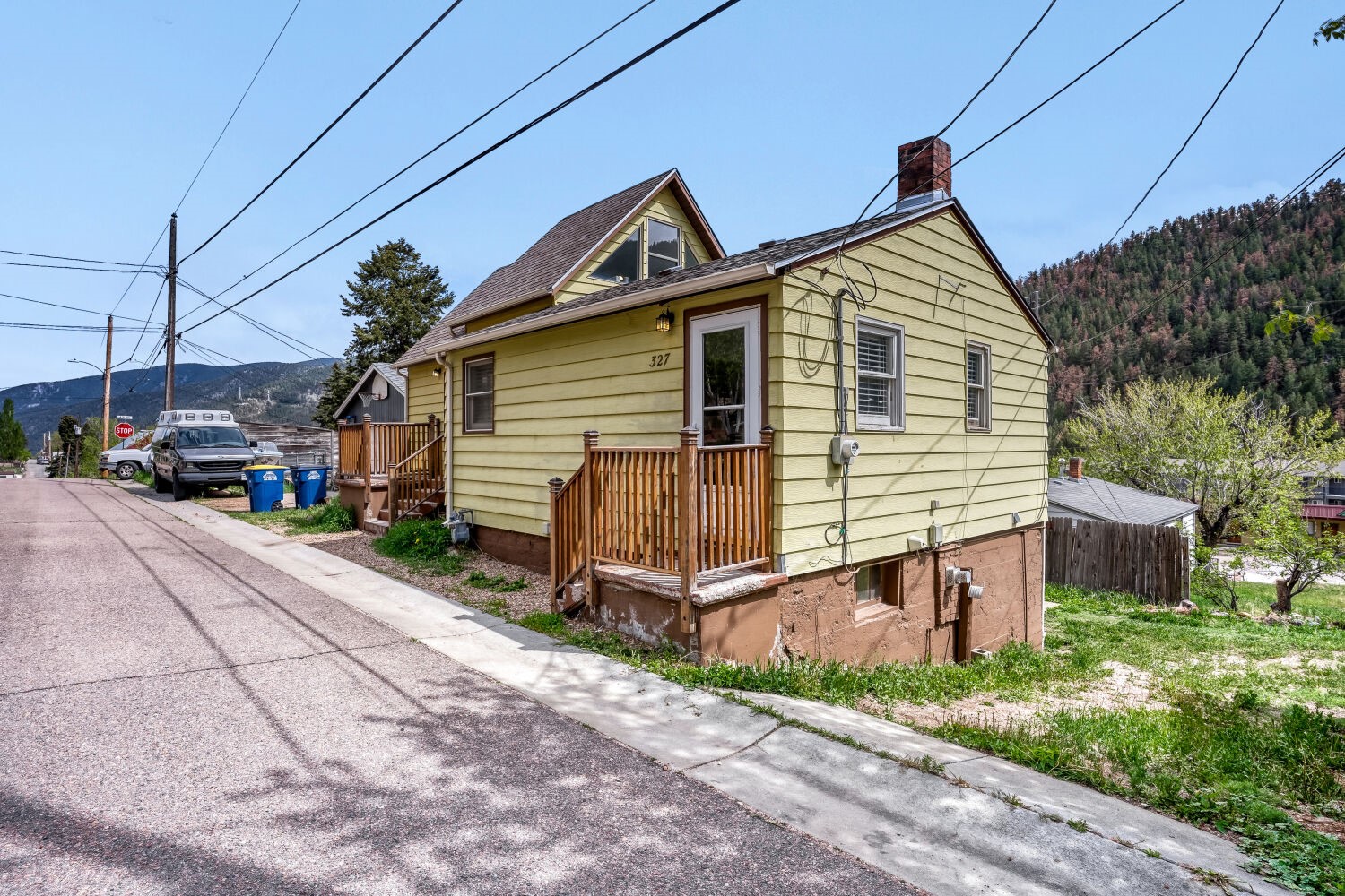 327 Virginia STREET