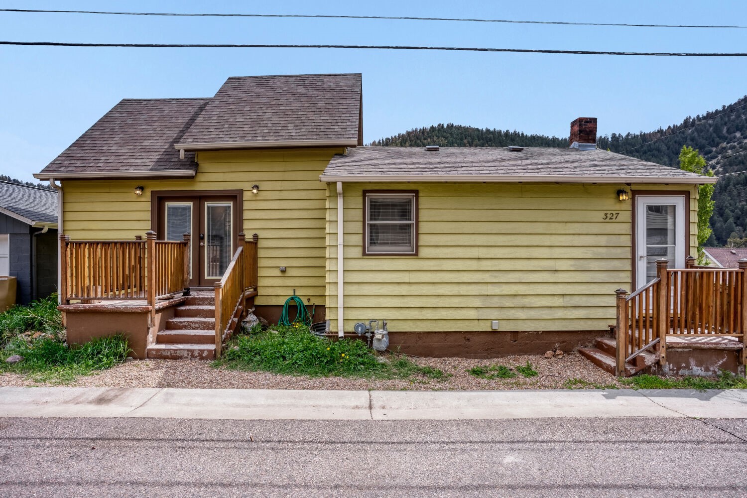 327 Virginia STREET