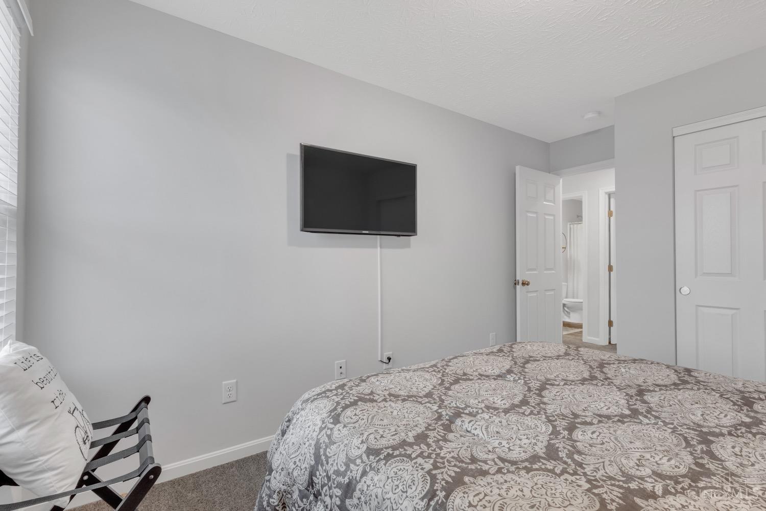 1605 Ashbury Court