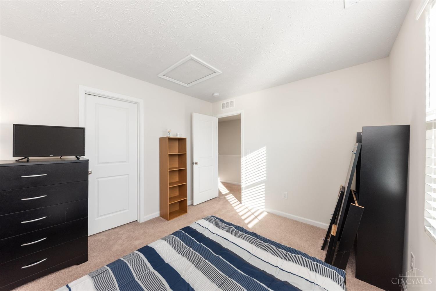 33 Cedarwood Drive