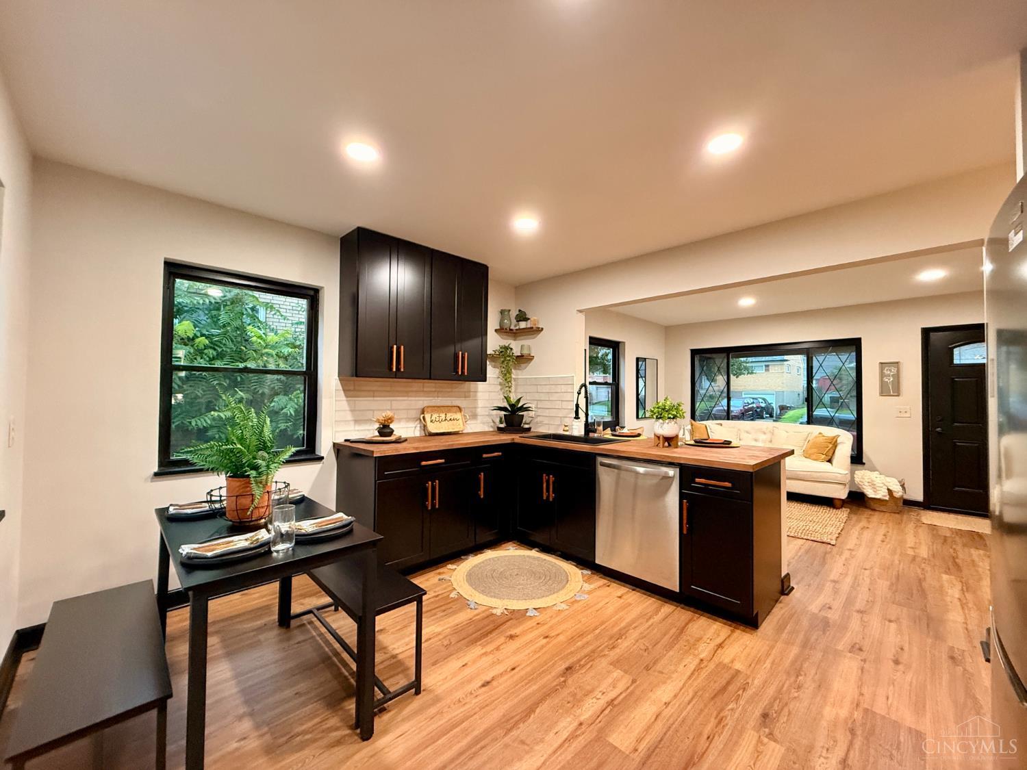 3651 Edgebrook Dr