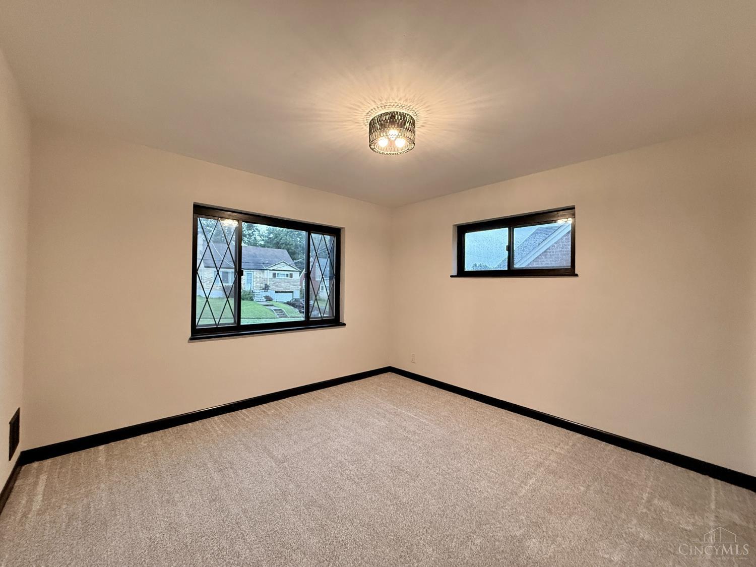 3651 Edgebrook Dr