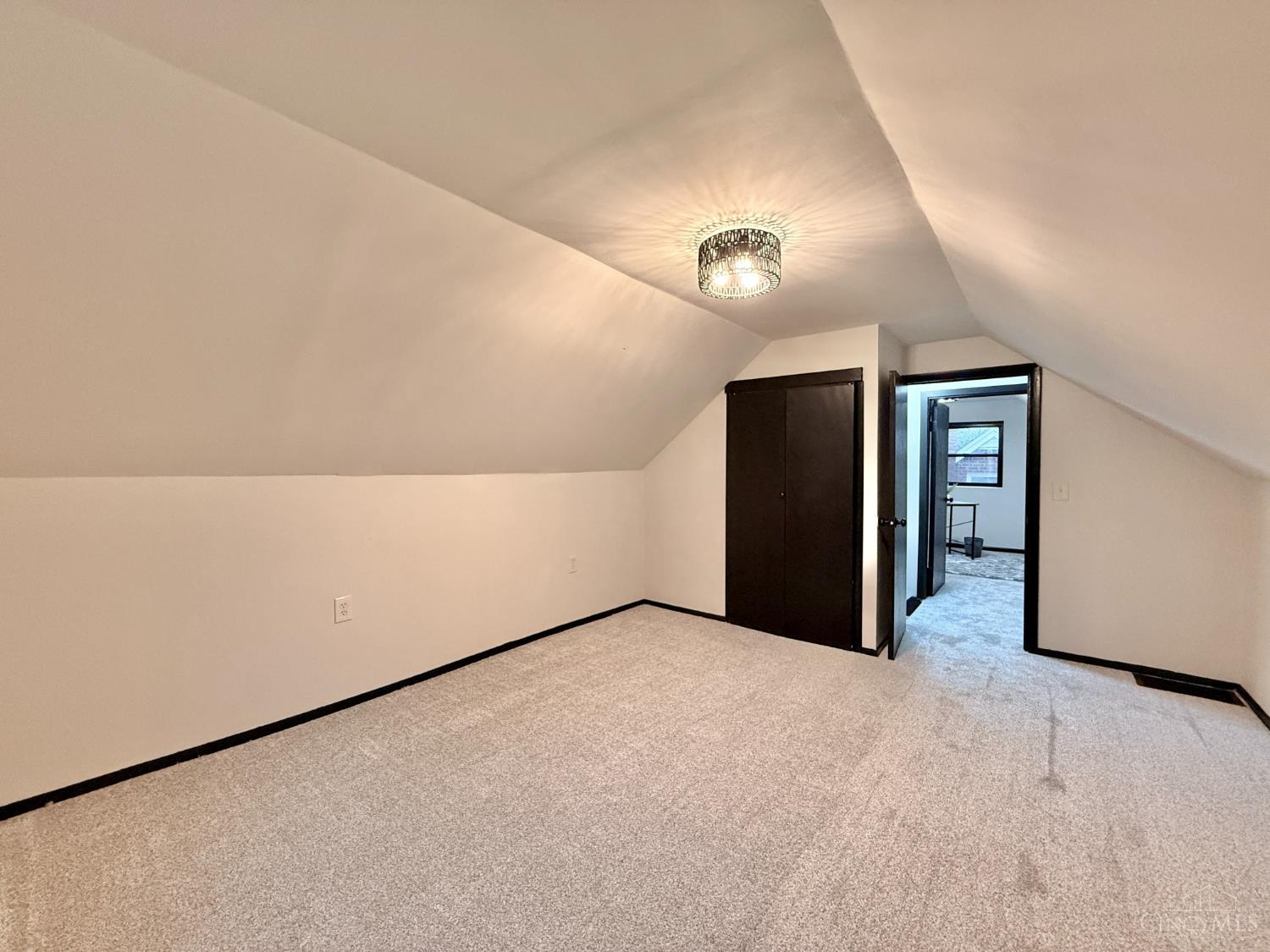 3651 Edgebrook Dr