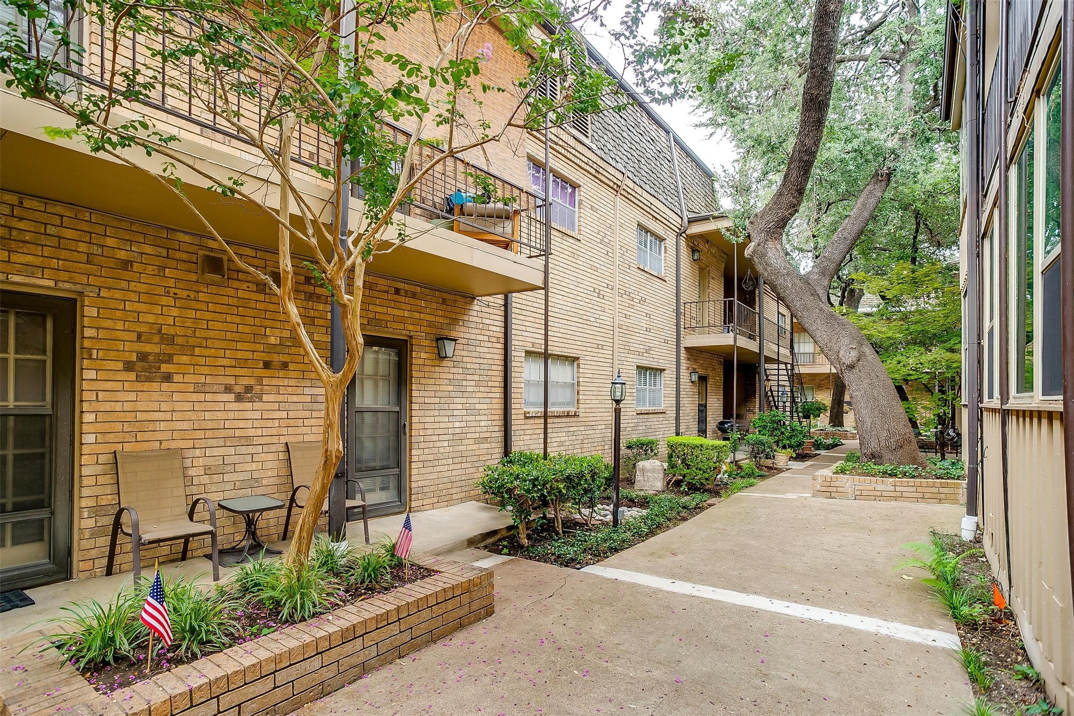 4312 Bellaire Drive S 225