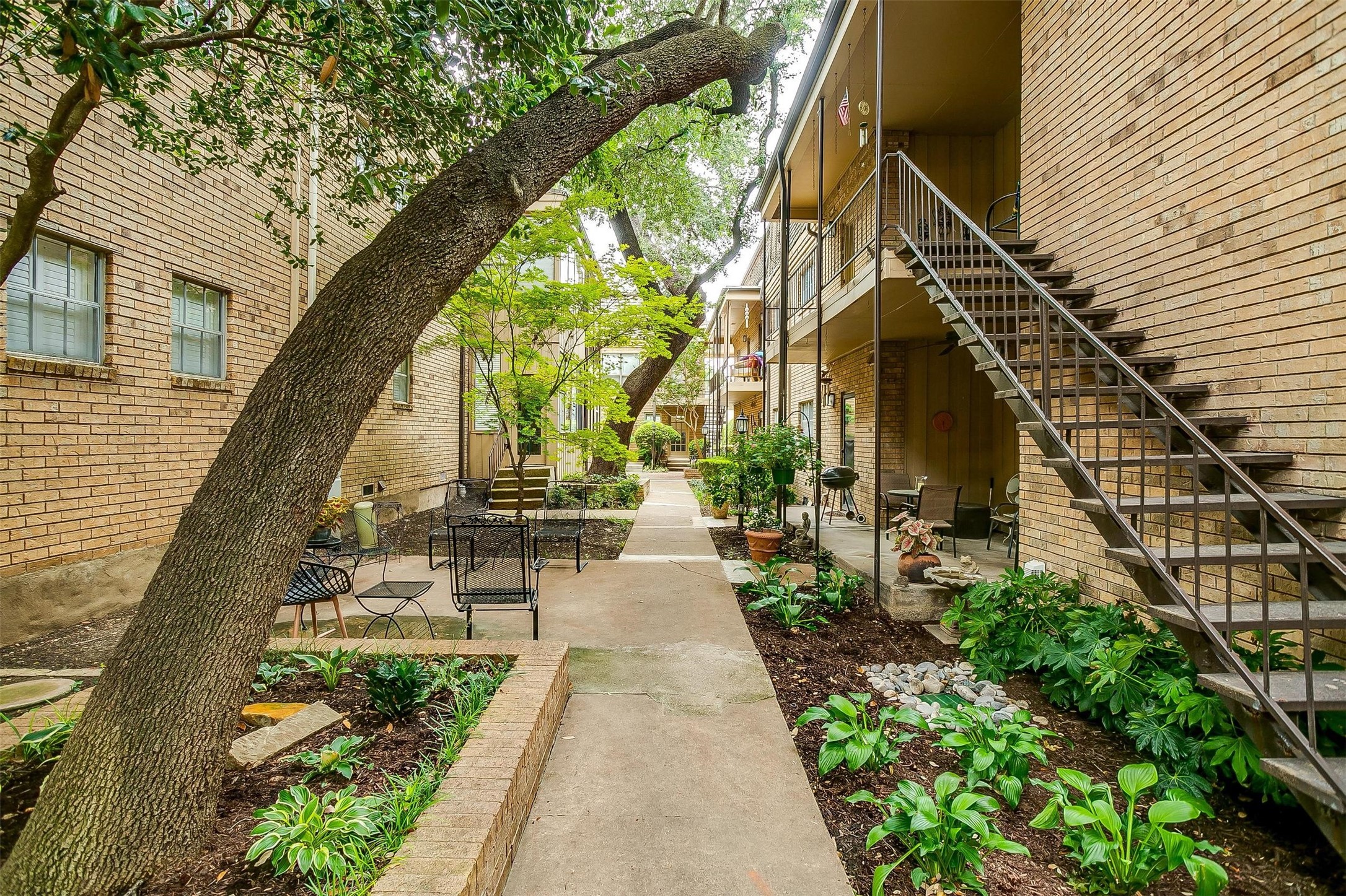 4312 Bellaire Drive S 225