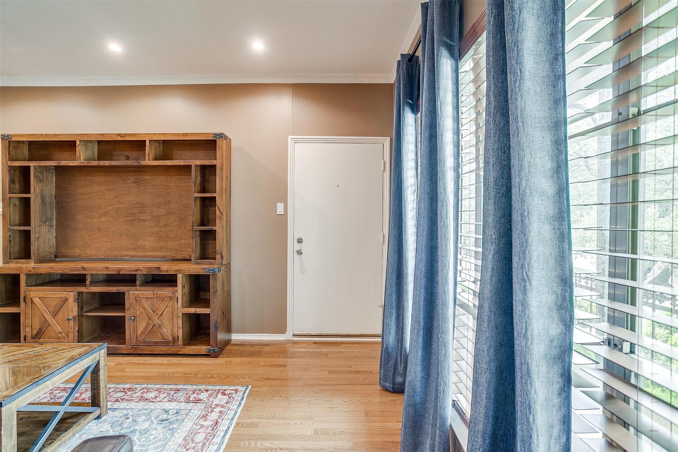 4312 Bellaire Drive S 225