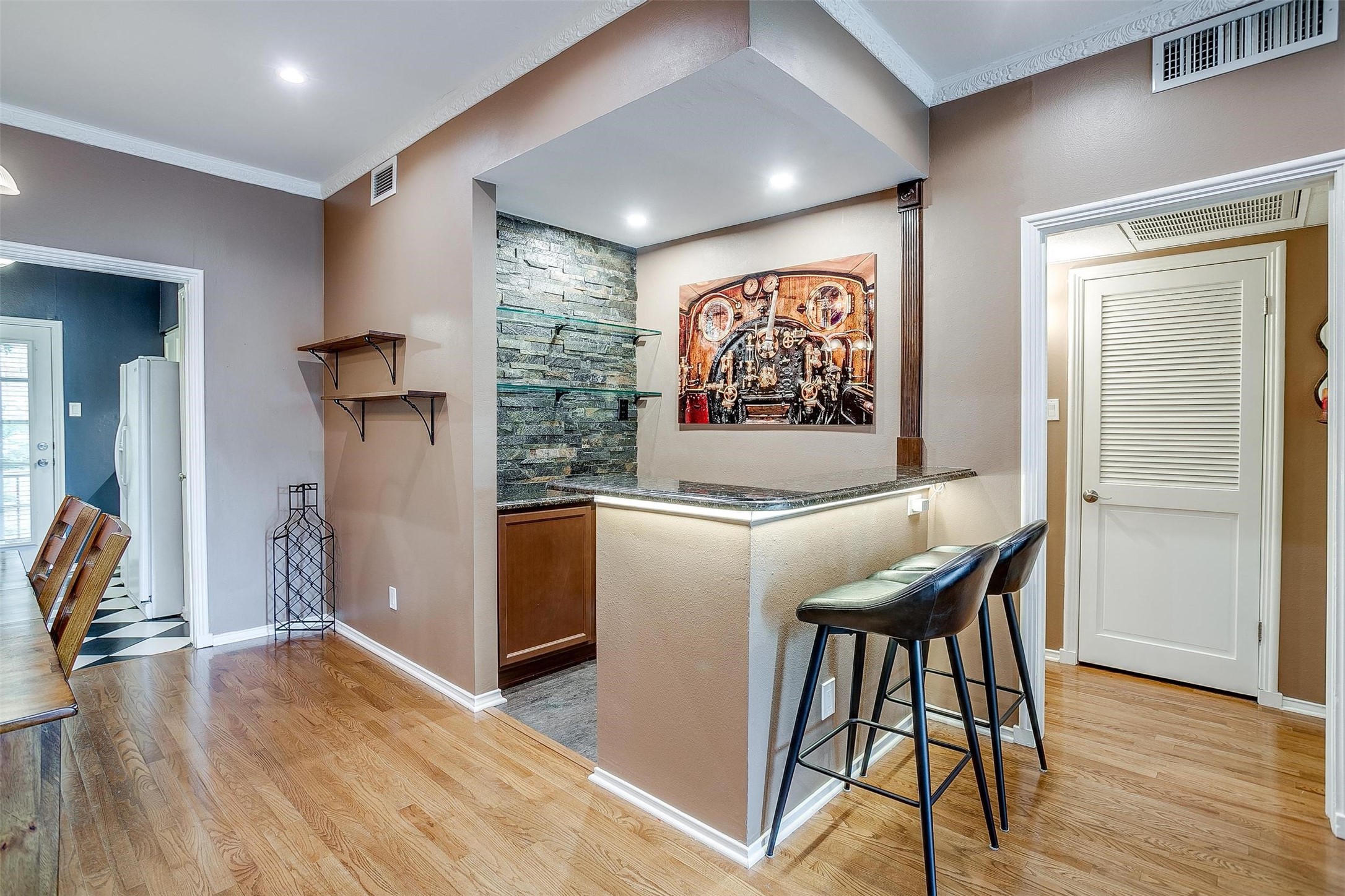 4312 Bellaire Drive S 225