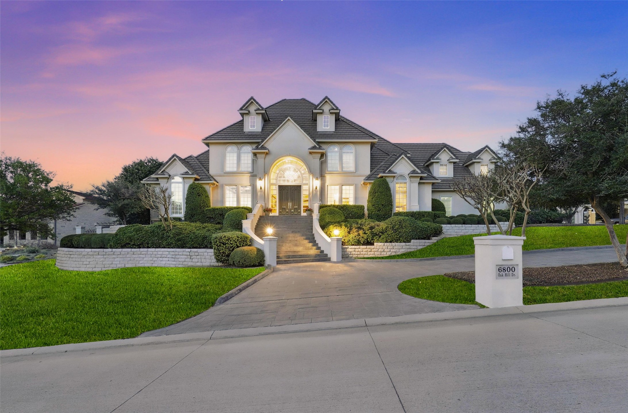 6800 Oak Hill Drive