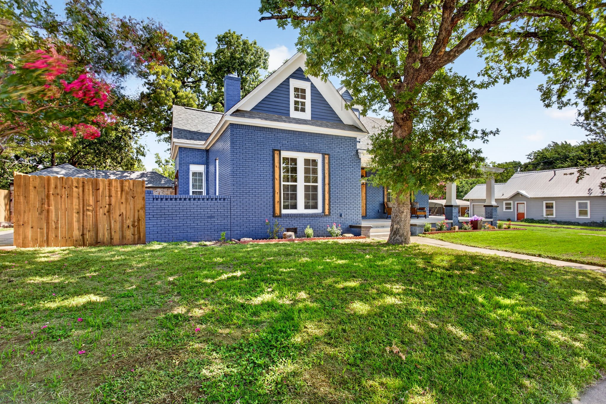 702 W Spring Street