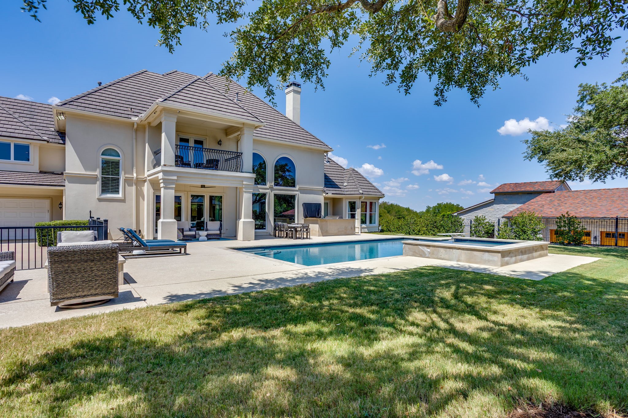 6800 Oak Hill Drive