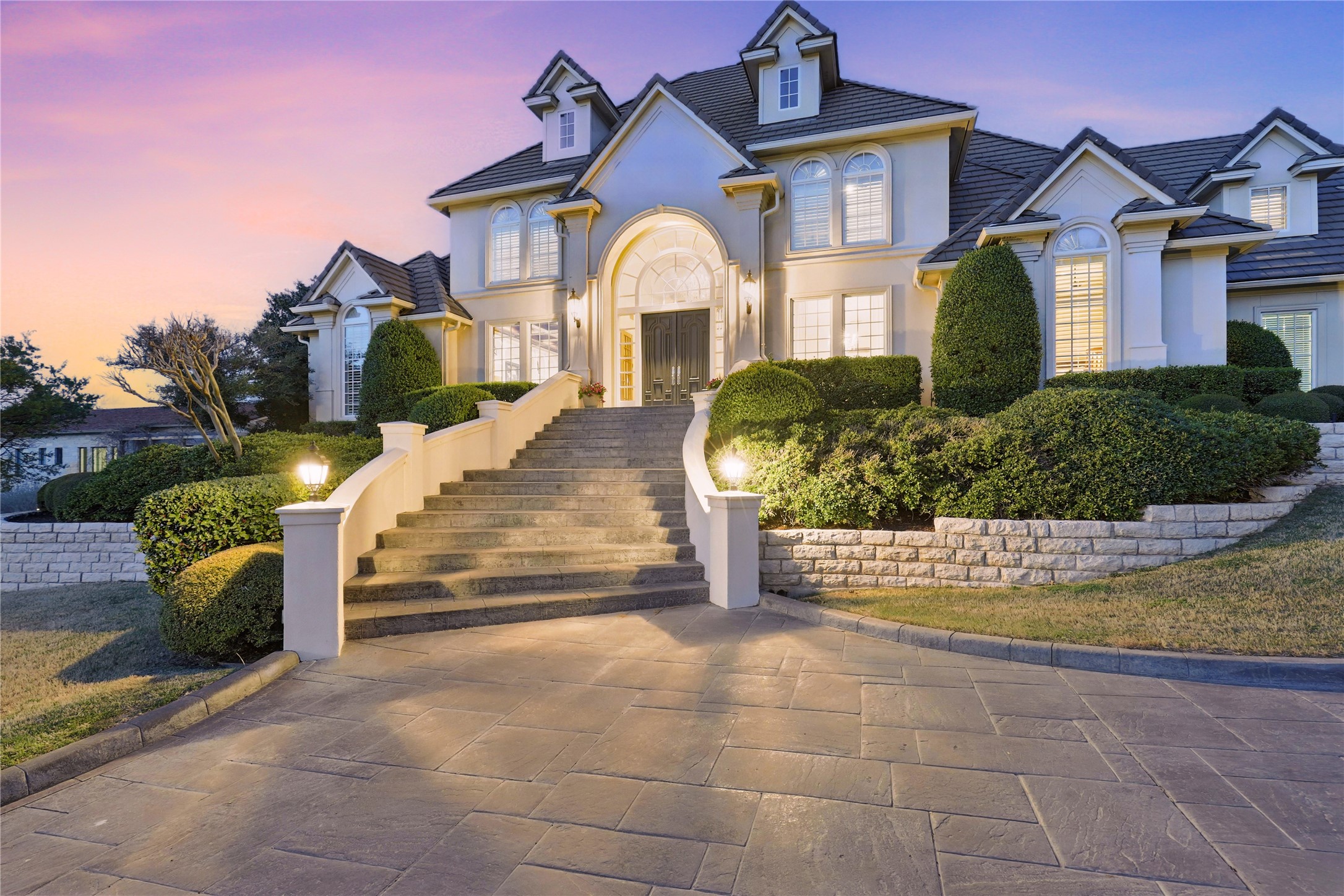 6800 Oak Hill Drive