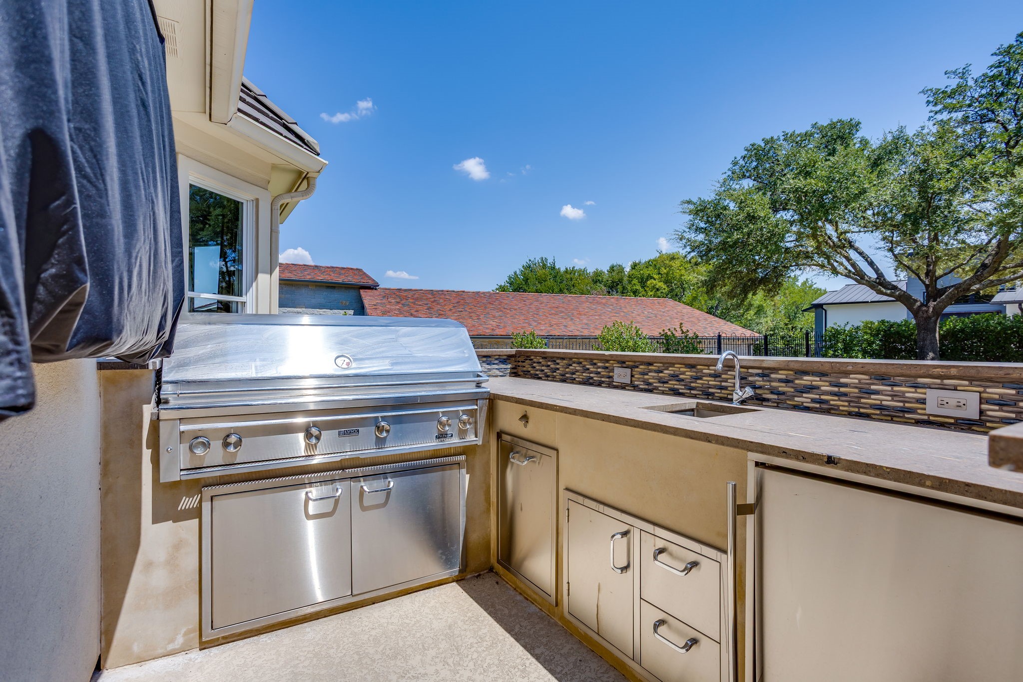 6800 Oak Hill Drive