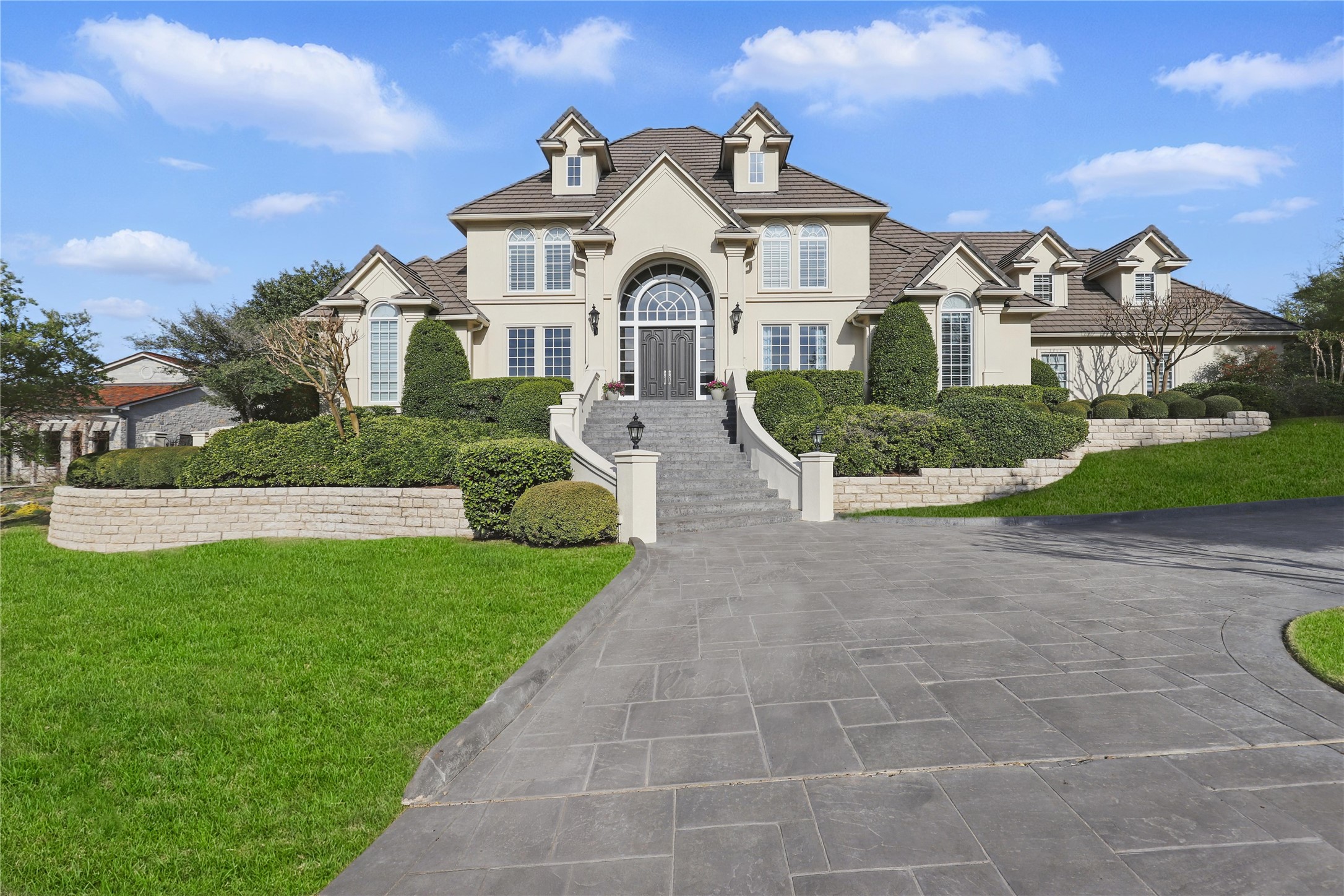 6800 Oak Hill Drive
