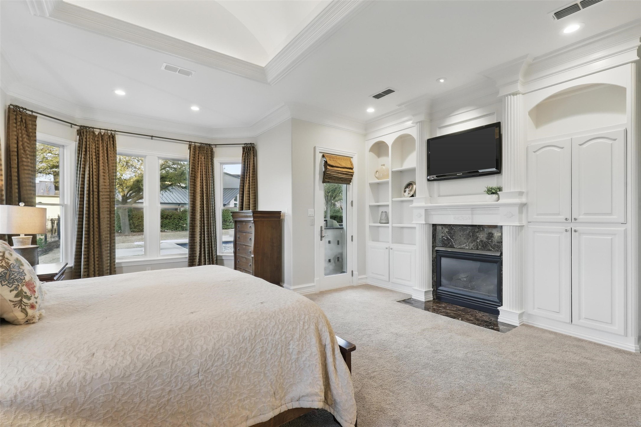 6800 Oak Hill Drive