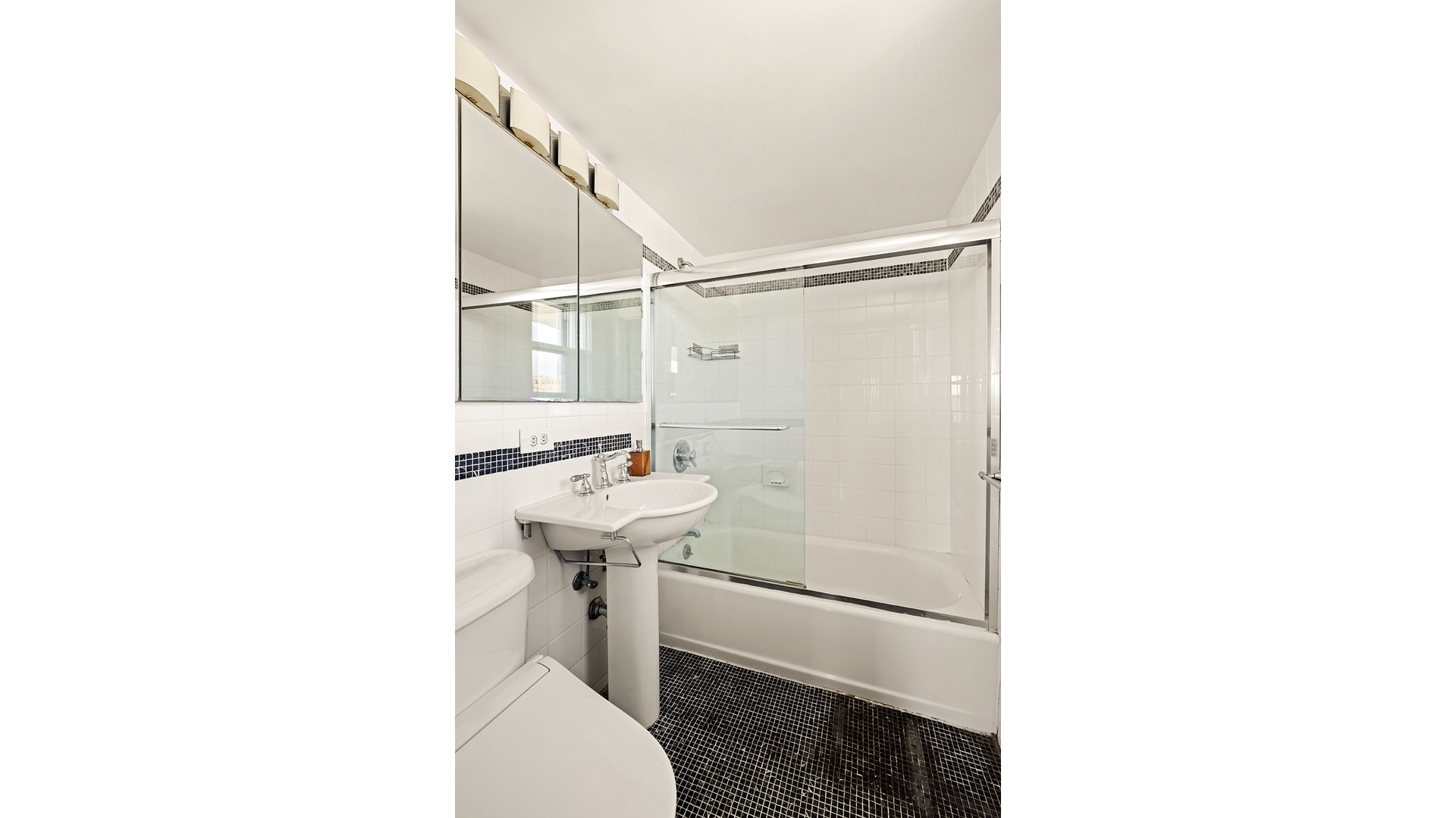 3 SHERIDAN Square 15B