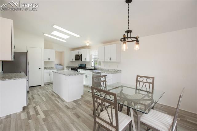 533 Calle De La Nieva
