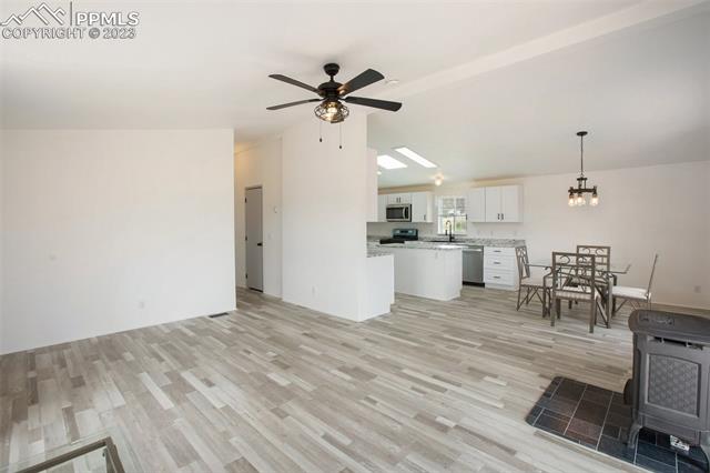 533 Calle De La Nieva