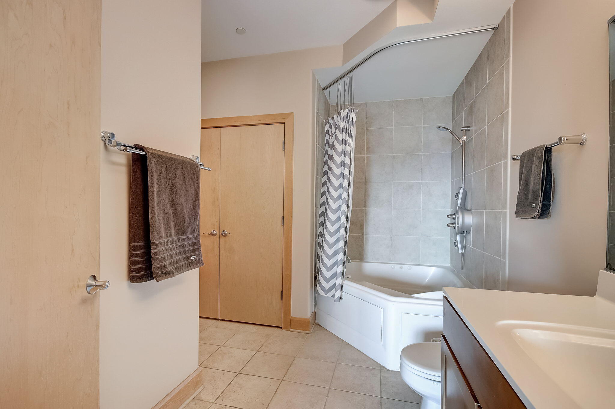 1550 E Royall Pl 802