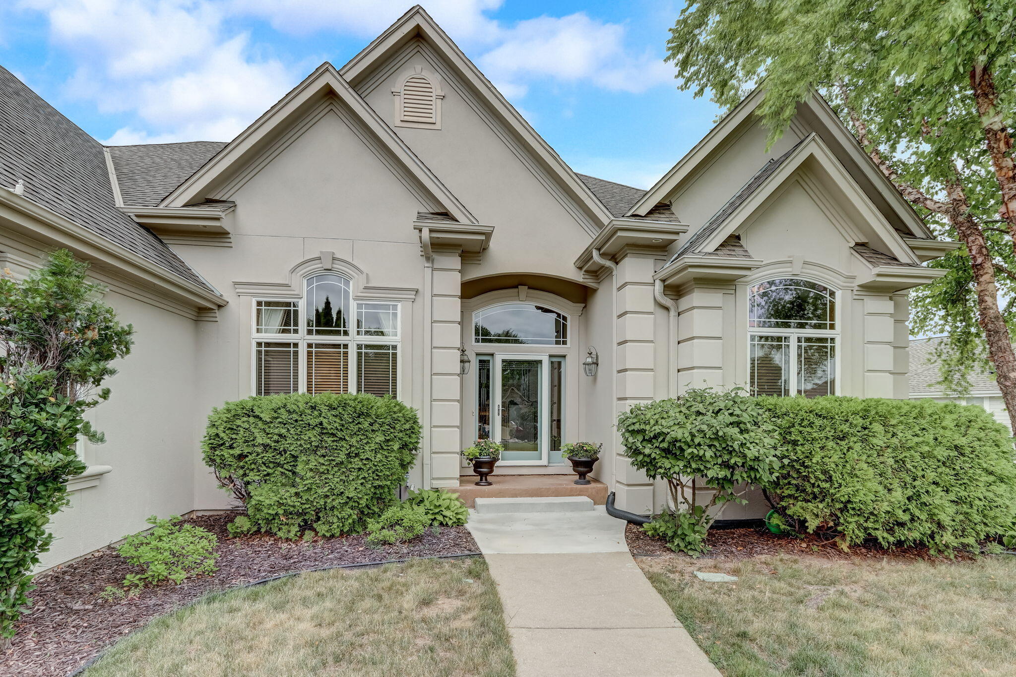 W217N5457 Taylors Woods Dr