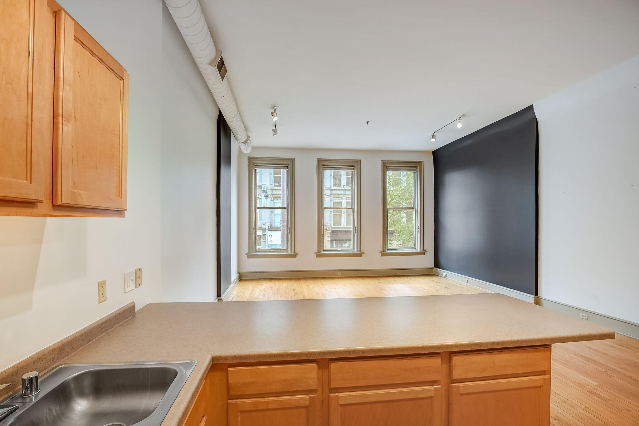 715 N St 204