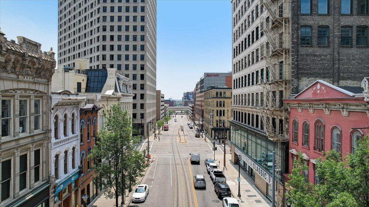 715 N St 204