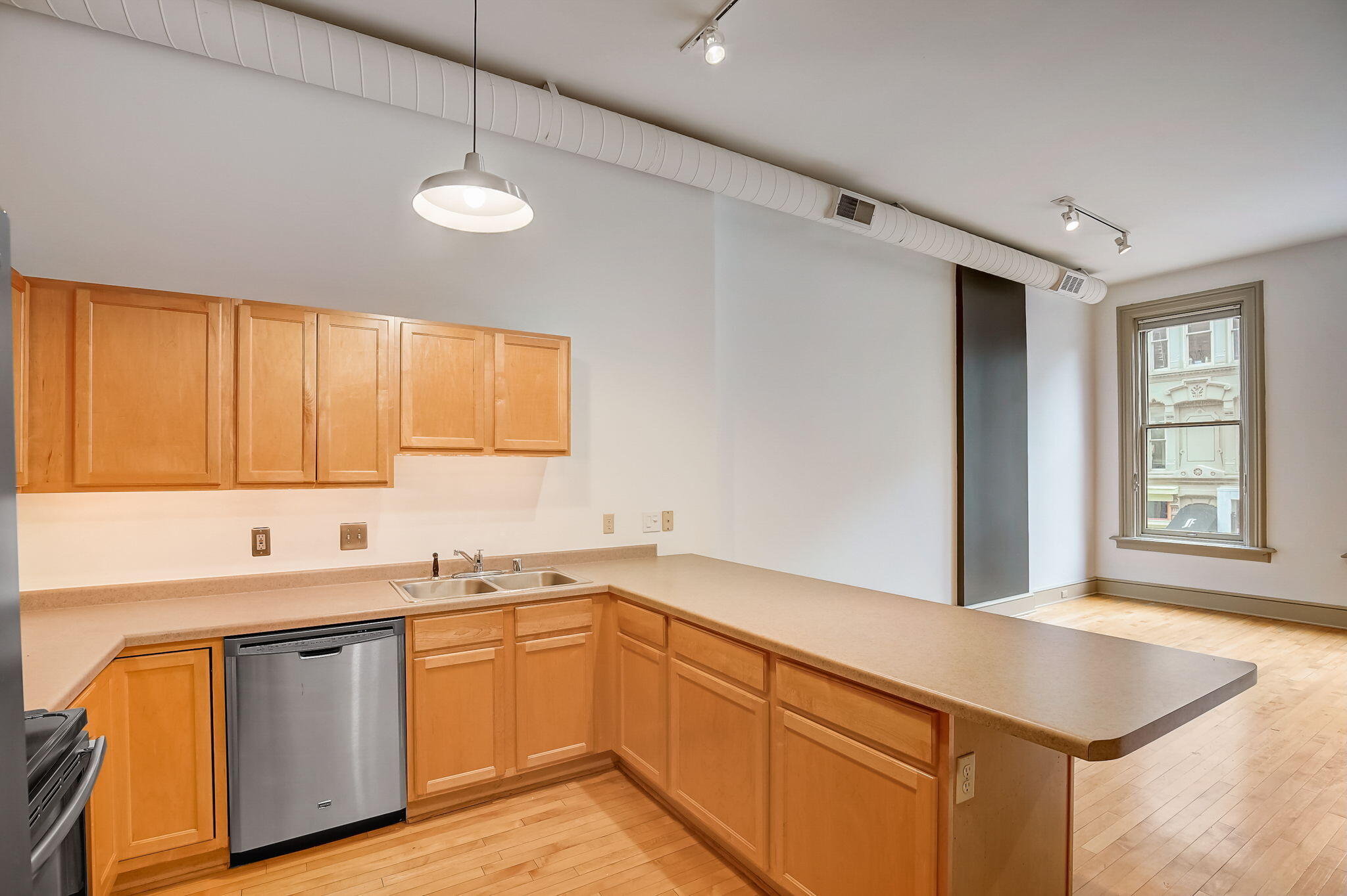715 N St 204