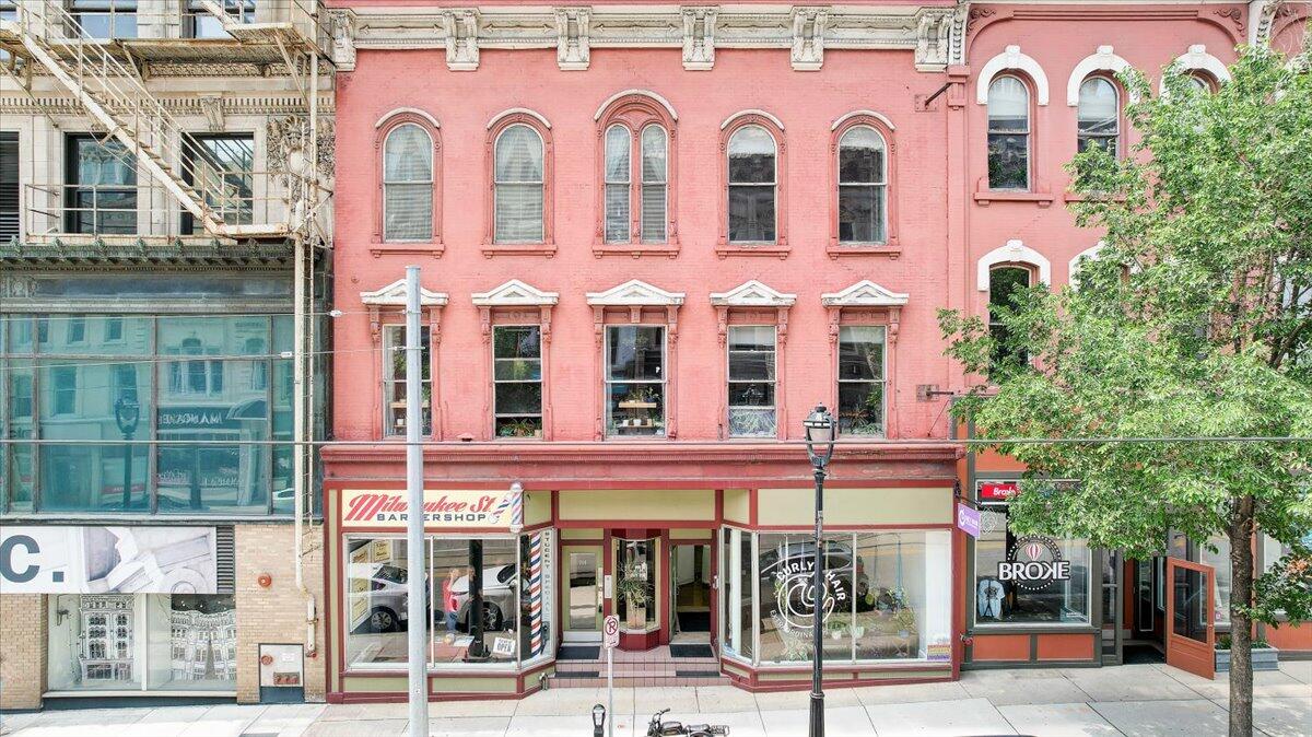 715 N St 204