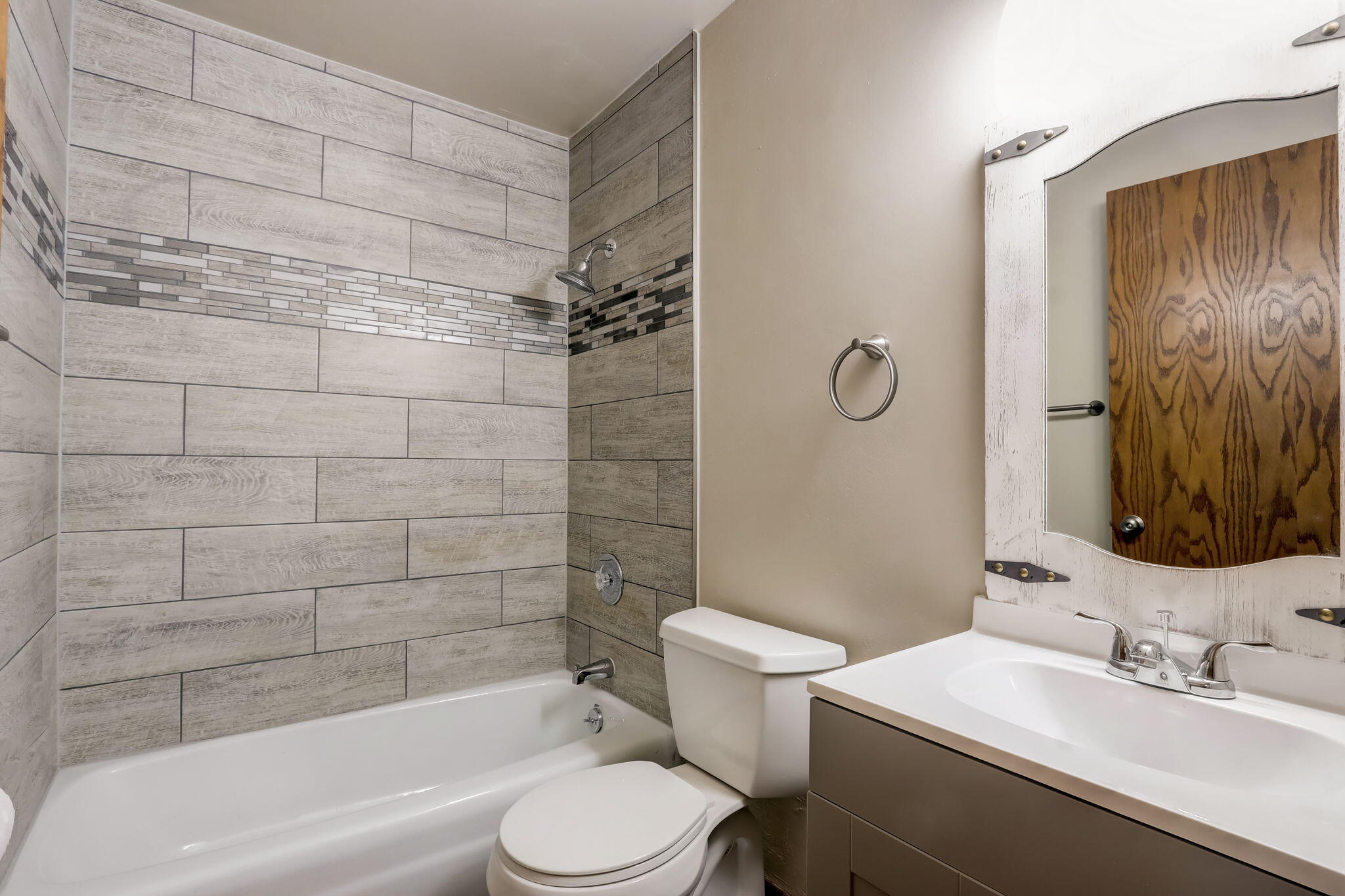 8117 W Manitoba St 4