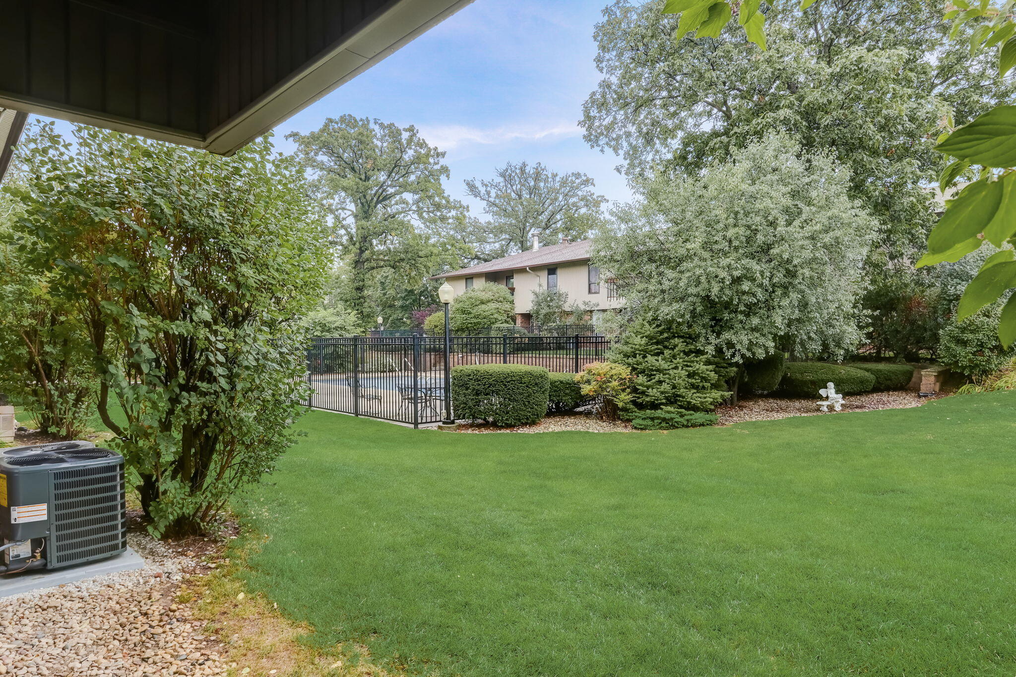 8117 W Manitoba St 4