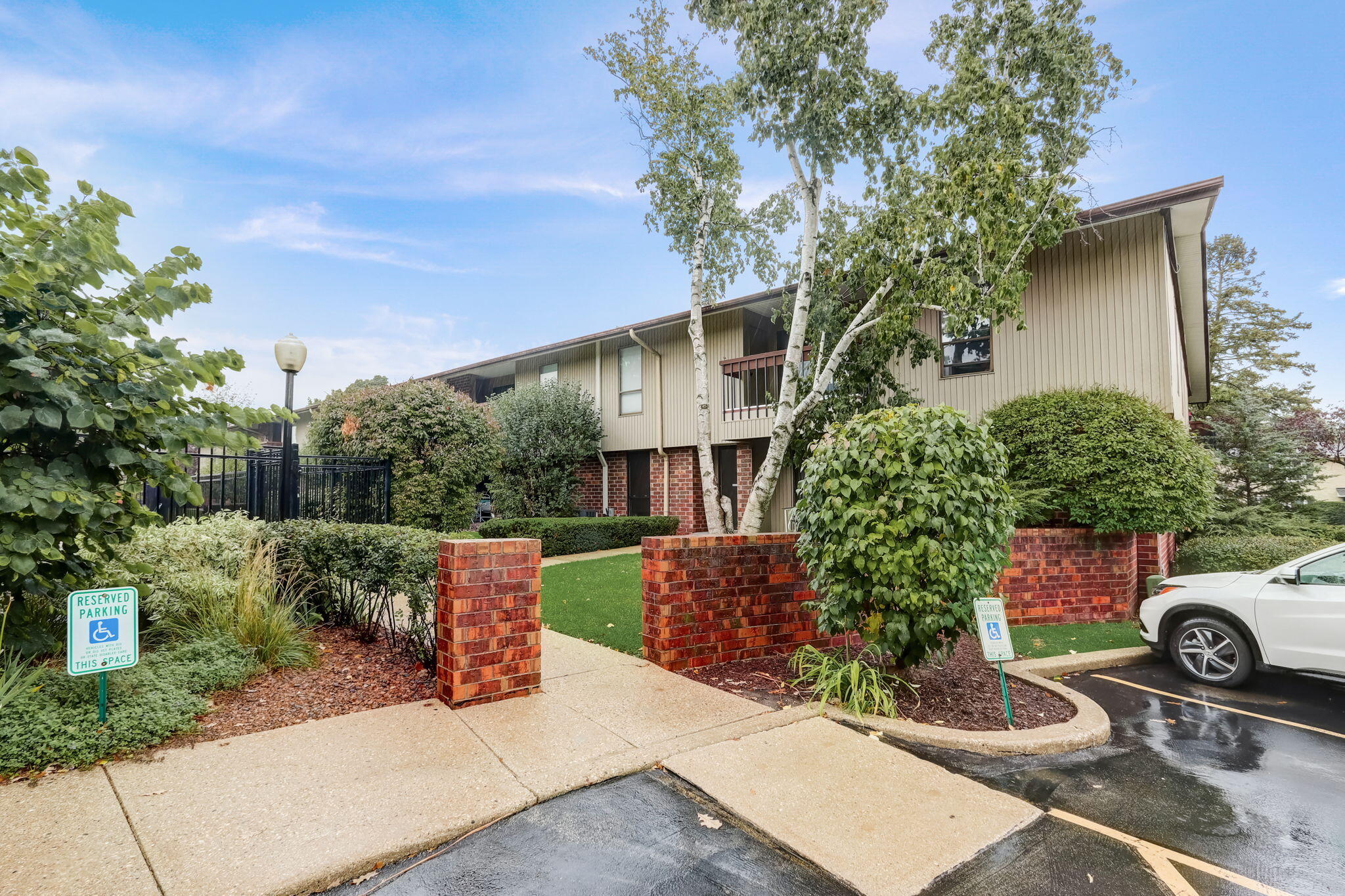 8117 W Manitoba St 4