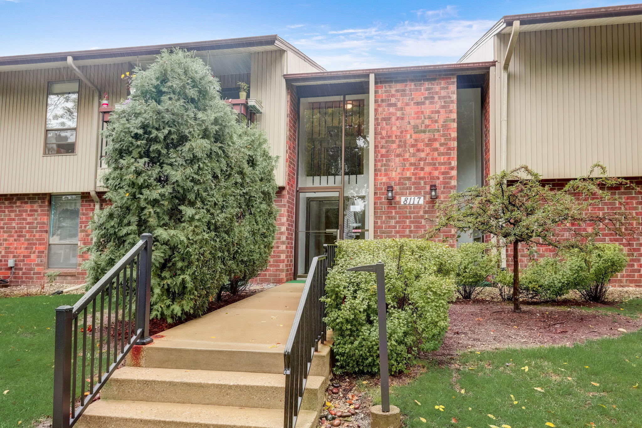 8117 W Manitoba St 4